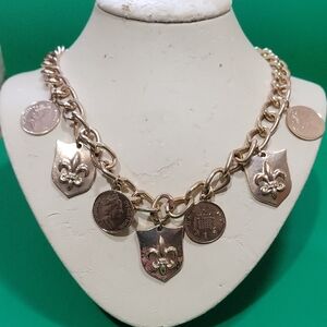 Chic Gold Fleur-de-Lis Necklace